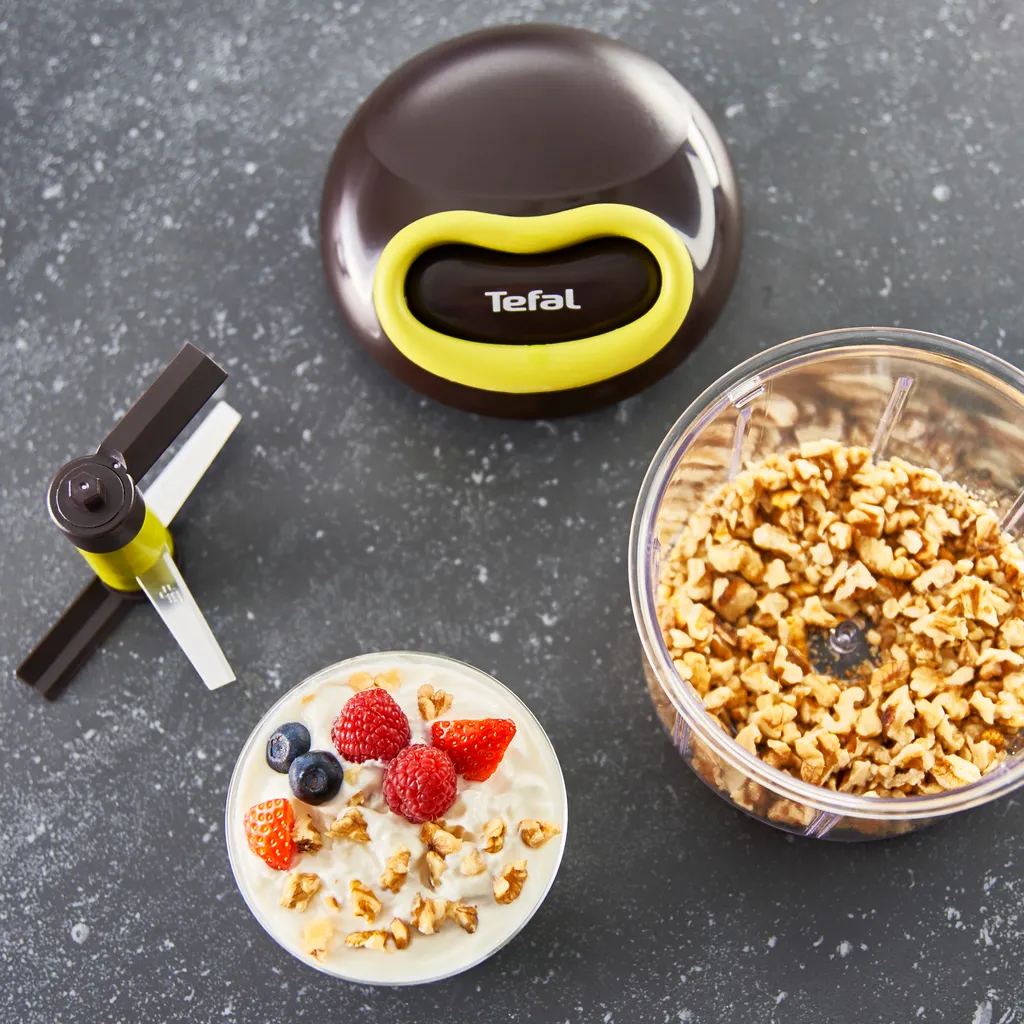 Tefal 5-Sekunden-Zerkleinerer 900 Ml Gemüseschneider Und Mixer Mit Edelstahlklingen Zum Zerkleinern Von Gemüse, Zwiebeln Und Nüssen K1320404 12 Tefal 5-Sekunden-Zerkleinerer 900 Ml Gemüseschneider Und Mixer Mit Edelstahlklingen Zum Zerkleinern Von Gemüse, Zwiebeln Und Nüssen K1320404 – Bild 10